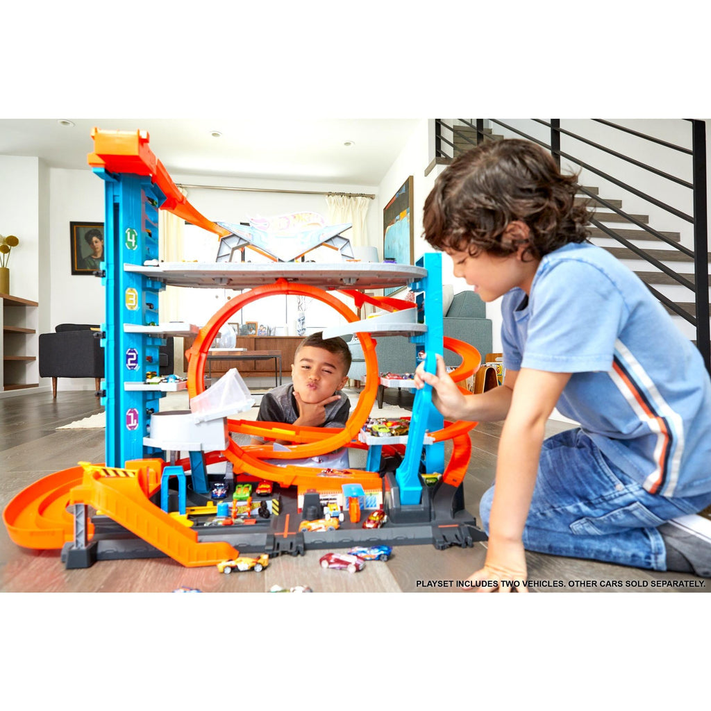  Hot Wheels Ultimate Garage Track Set with 2 Toy Cars